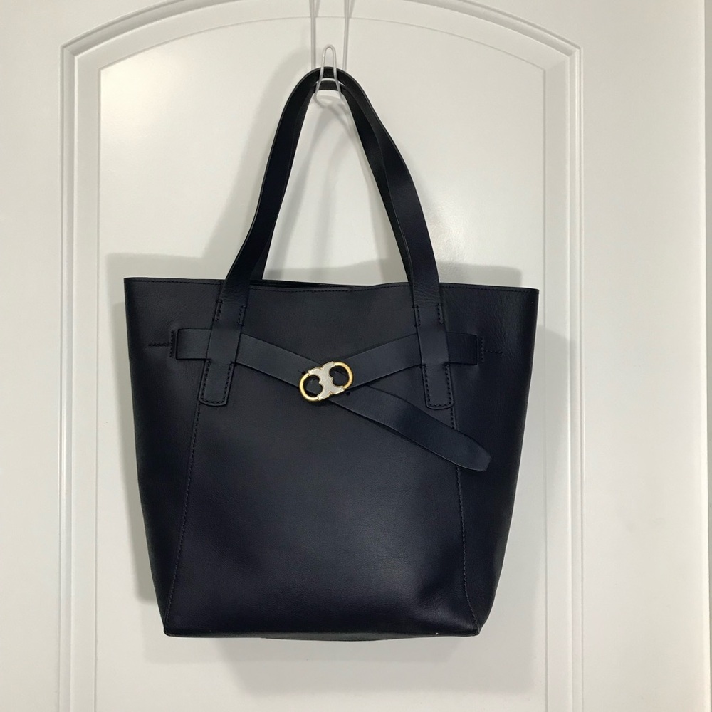 Tory Burch Gemini Link Leather Tote Bag in Royal Navy
NWOT  MSRP $658